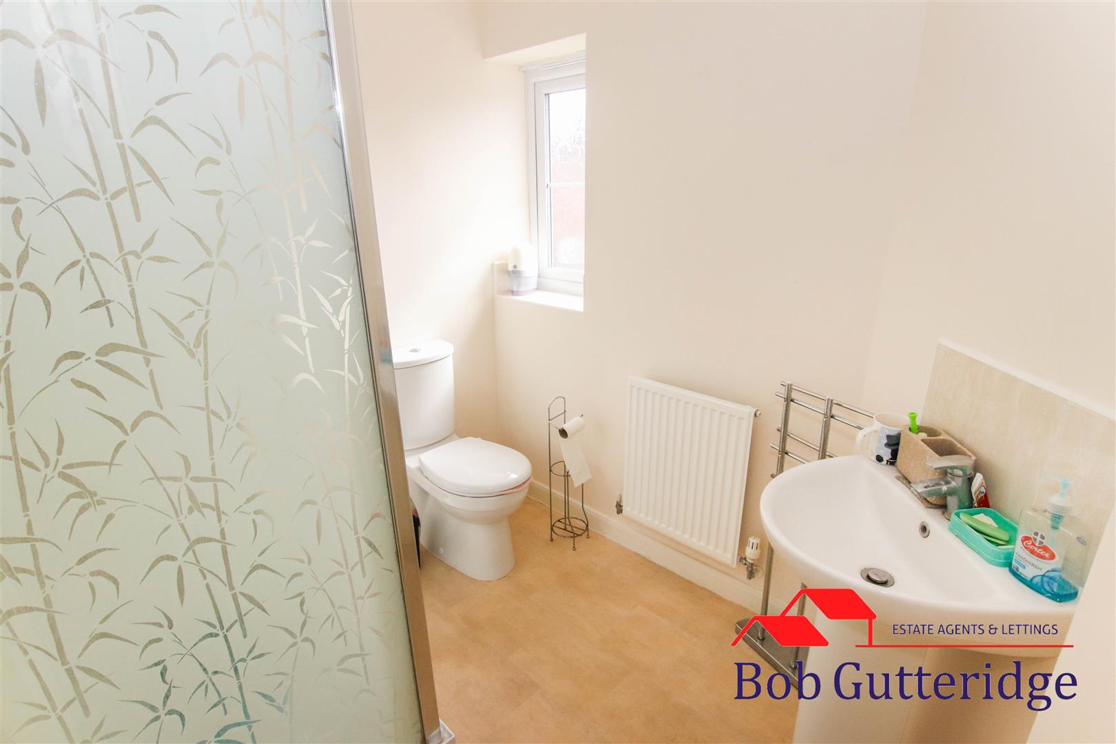 EN-SUITE SHOWER ROOM